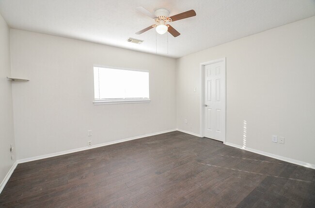 Building Photo - 3027 Texas Oak Dr