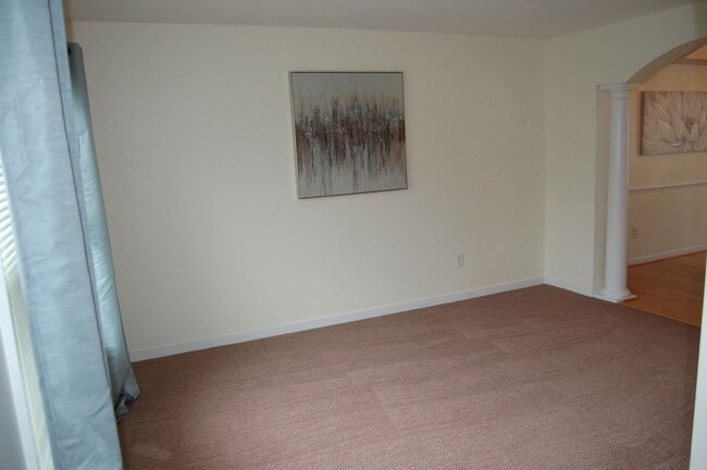 Building Photo - 2218 Midview Rd