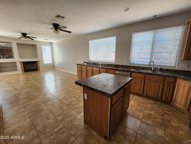 Building Photo - 18805 E Mockingbird Dr