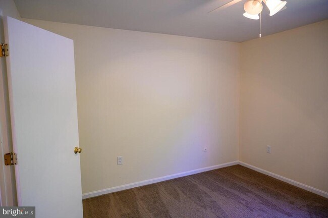 Building Photo - 948 Homeland Dr