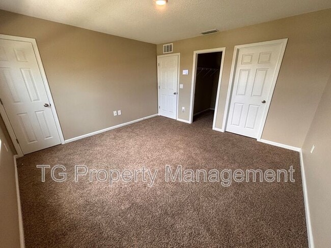Building Photo - 903 Rivertree Pl