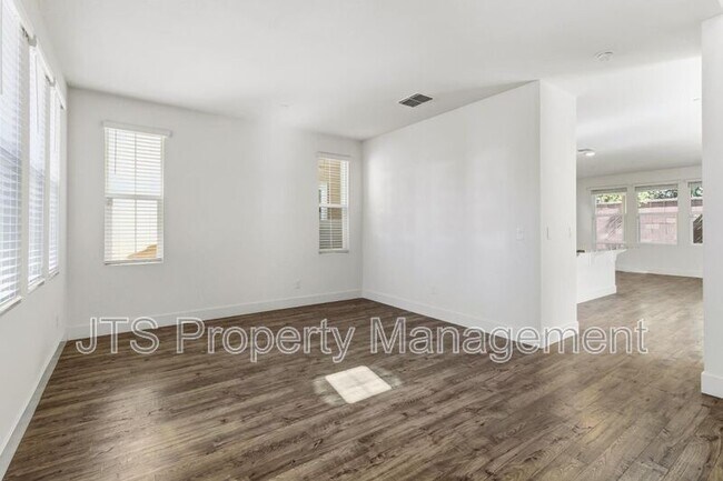 Building Photo - 3949 Aristotle Cir