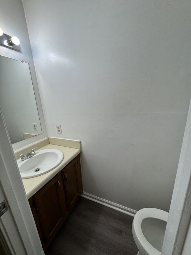 Building Photo - 807 Holder Ct
