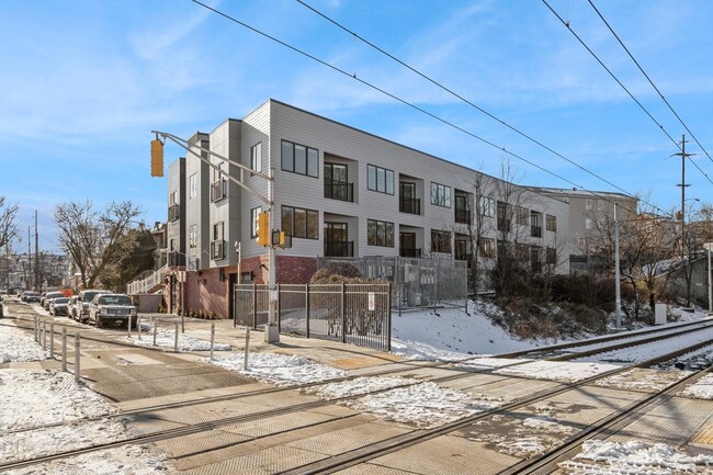 Building Photo - 203-205 Randolph Ave