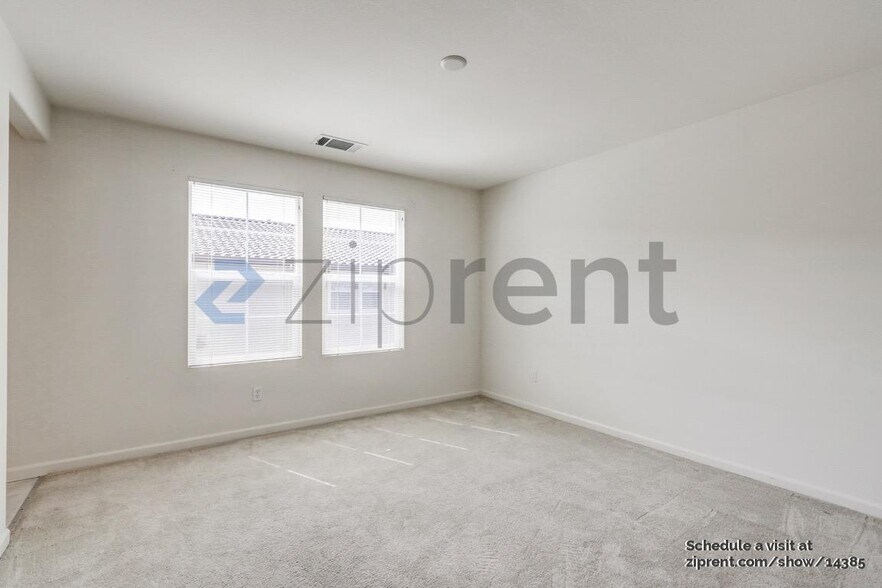 Building Photo - Unit