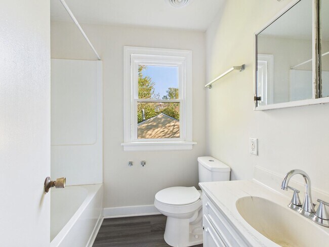 Building Photo - 1108 Goddin St