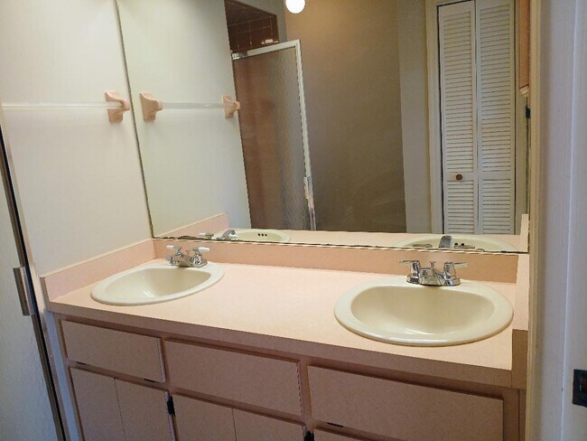 Building Photo - 301 Woodland Trl