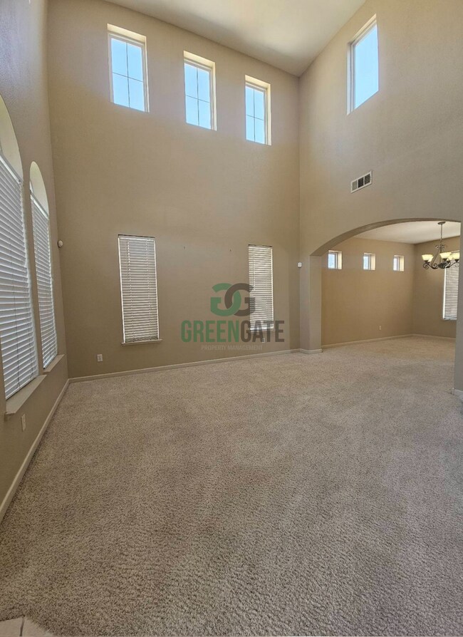 Building Photo - Price Reduced! 4 Bedroom 3 Bath Home is No...