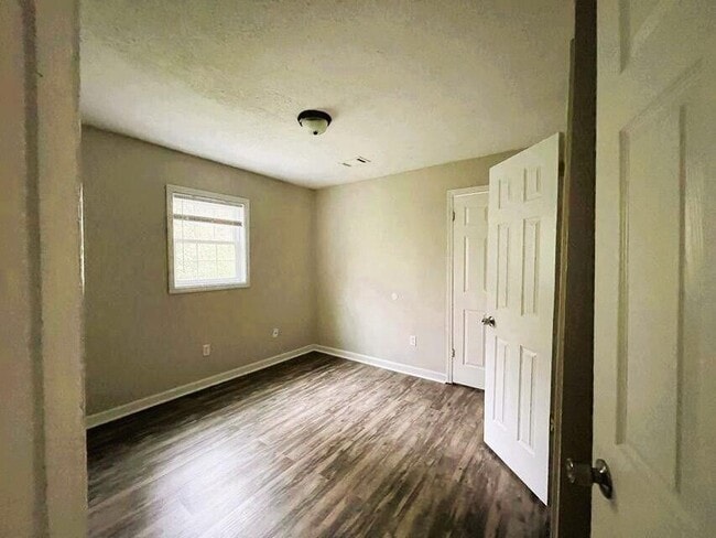 Building Photo - 3502 Edgeworth Dr