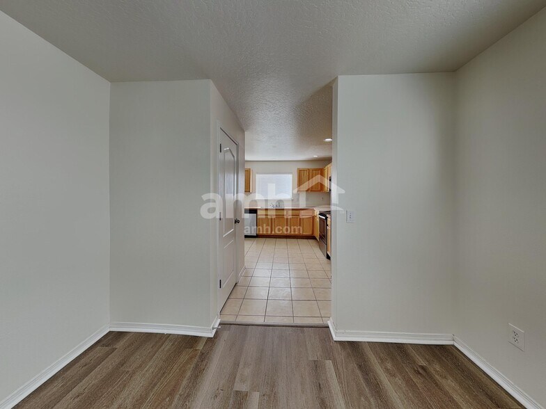 Building Photo - 9451 W Portola Dr