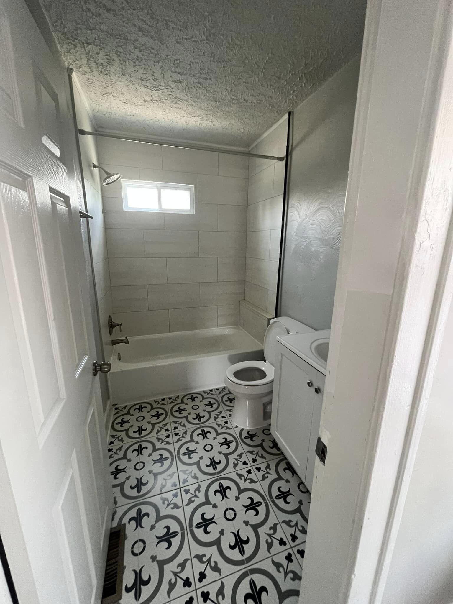 Building Photo - 1262 E 20th Ave