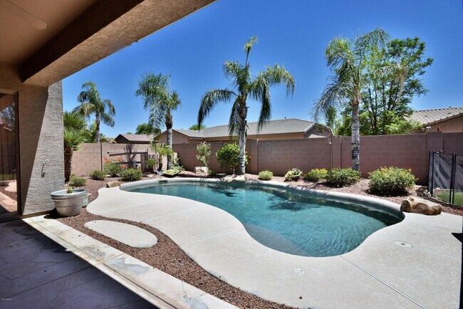 Building Photo - 483 W Carob Dr