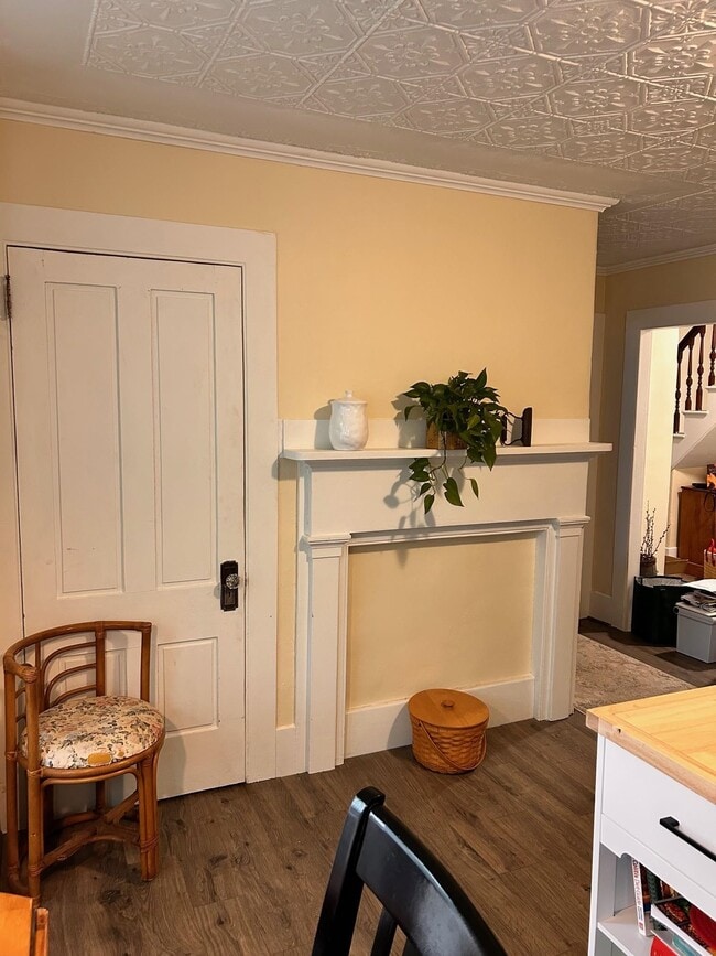 Building Photo - 565 White Mountain Hwy