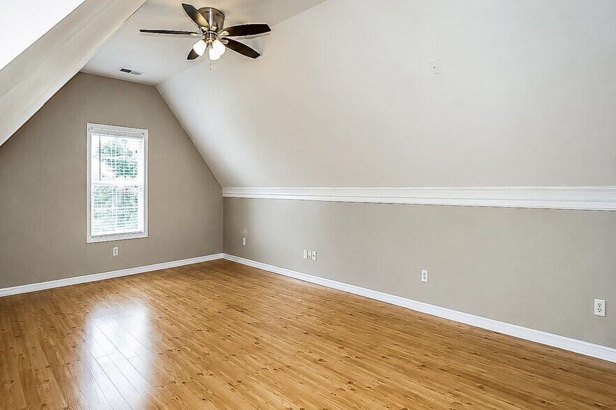 Building Photo - 4378 Bloombury St