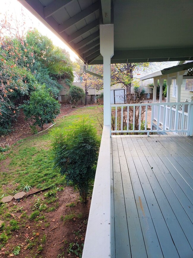 Building Photo - 4 bedroom 2 1/2 bath home in Sunset Oaks