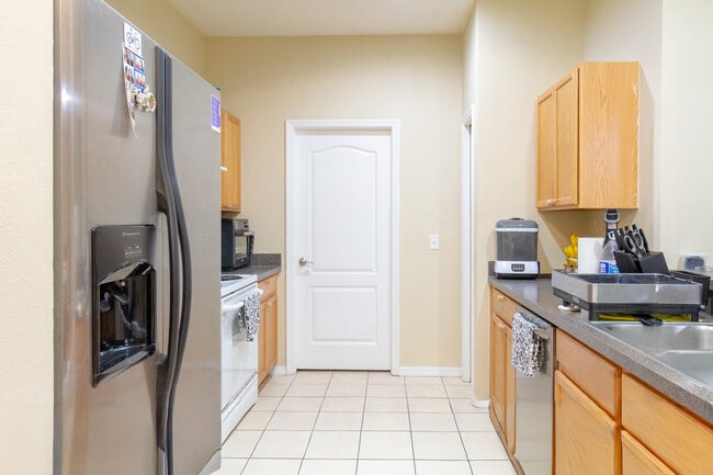 Building Photo - 9079 Iron Oak Ave