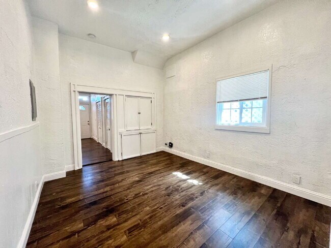 Building Photo - Oakland Prescott Unit W/ Tall Callings & B...