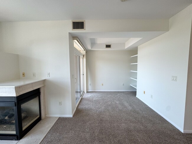 Building Photo - Bankers Hill - Spacious Studio/1 Bath With...