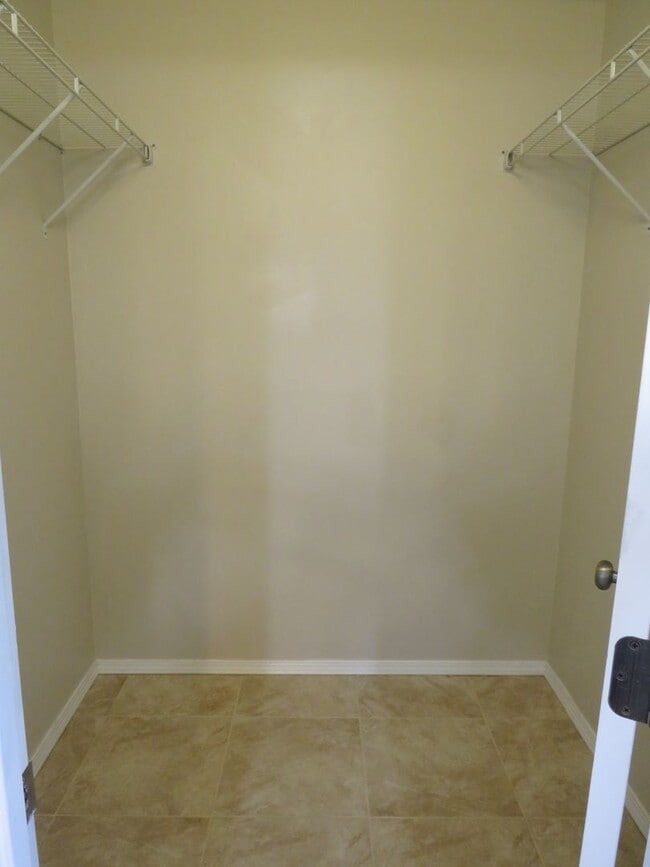 Building Photo - Newer 3 bedroom in HPP!