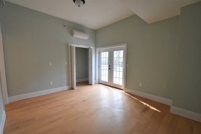 Building Photo - 523 Park Avenue