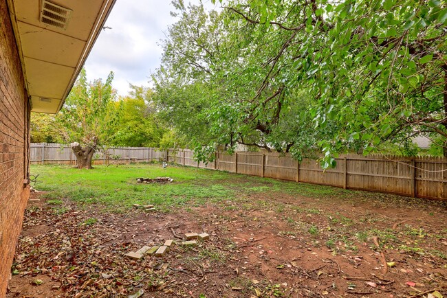 Building Photo - 3 bed 2 bath home in OKC