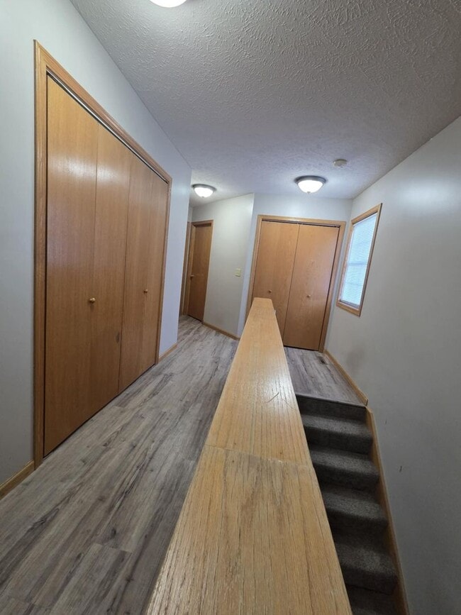 Building Photo - Spacious Town House for Rent