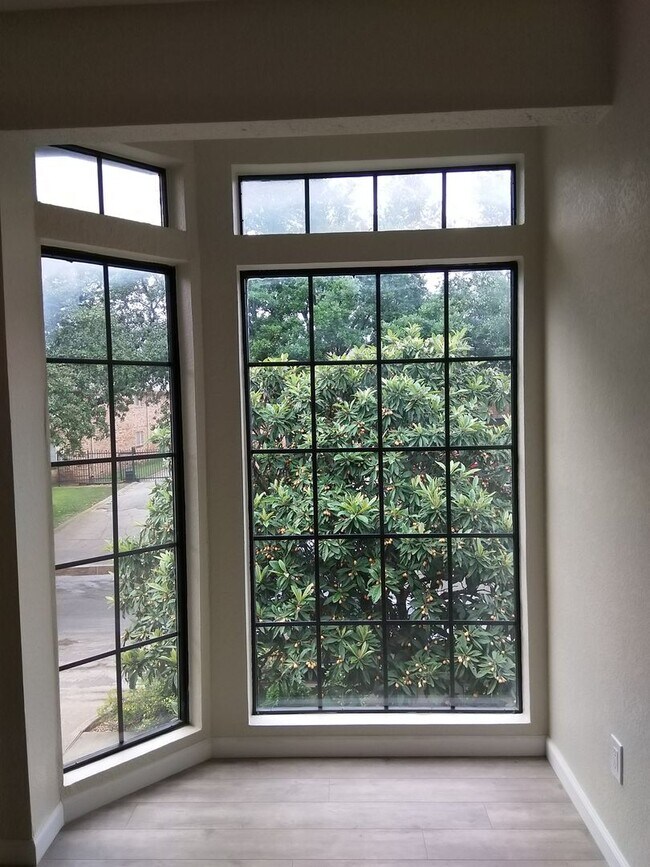 Building Photo - Must see! 1 Bed 1 Bath Condo in Lakewood Village!