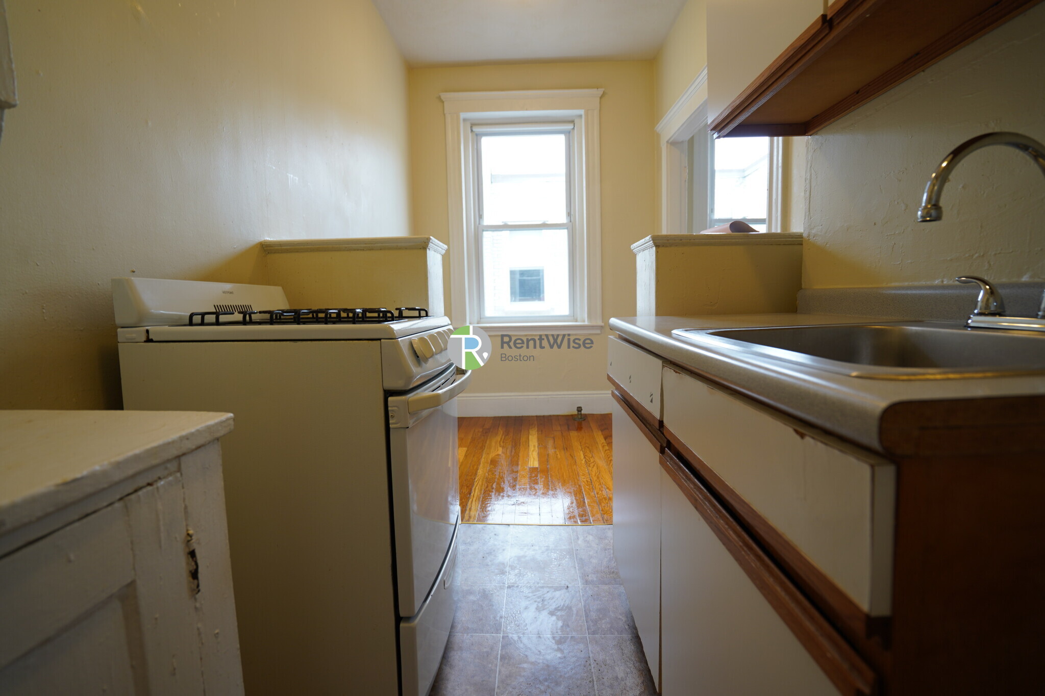 Building Photo - 228 Kelton St