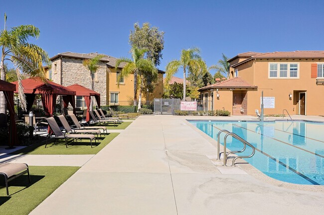 Building Photo - Fully Furnished 2-Bed, 2.5-Bath Home with ...