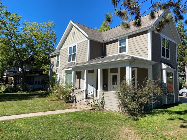 Primary Photo - 127 E Rives St