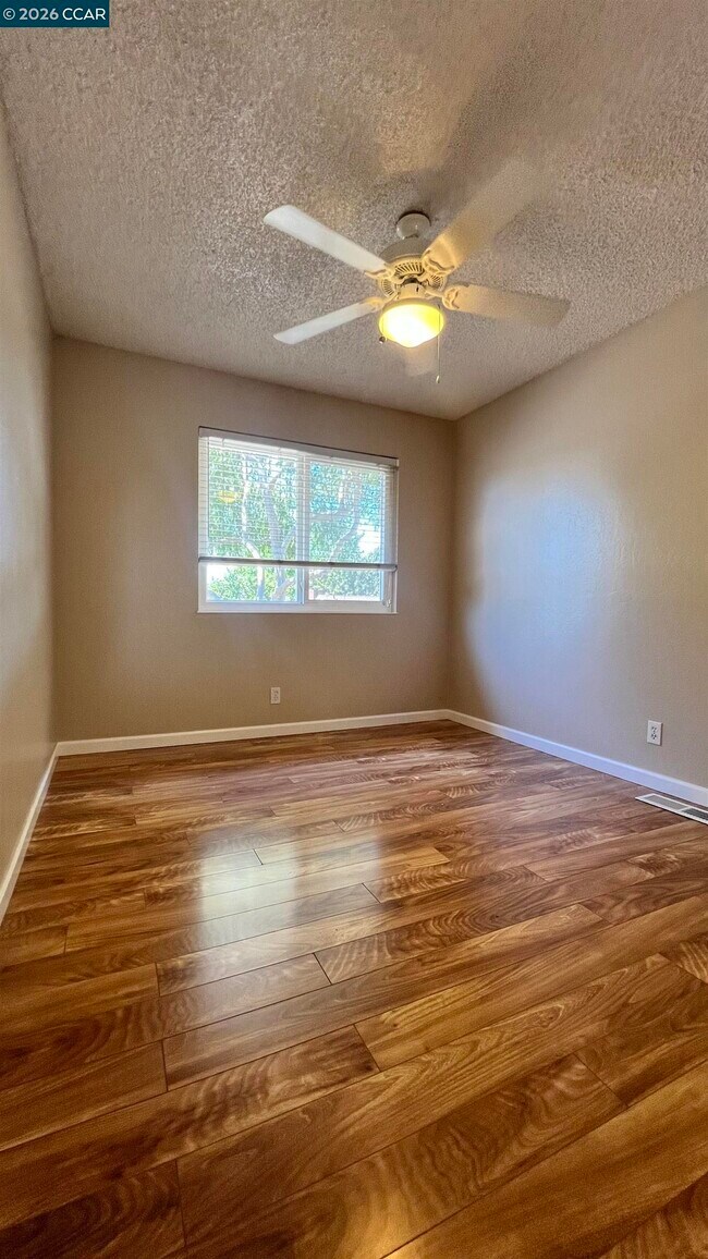 Building Photo - 2828 Royal Ann Ln