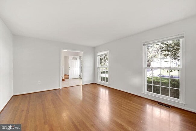 Building Photo - 8208 Gainsborough Ct W