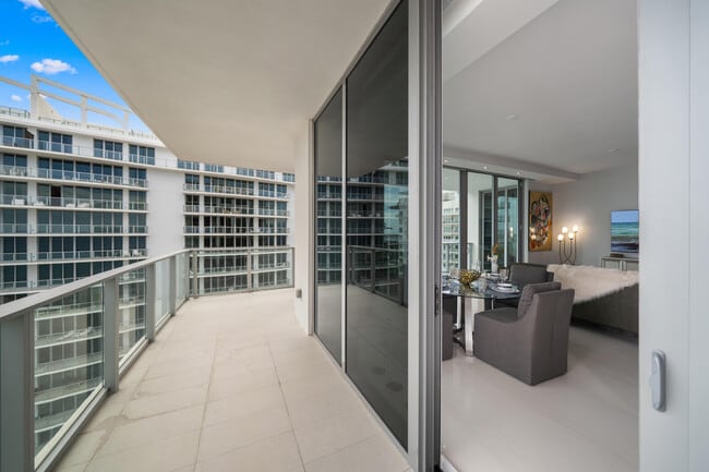 Building Photo - 3100 N Ocean Dr