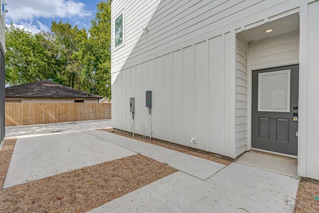 Building Photo - 5105 Mallow St