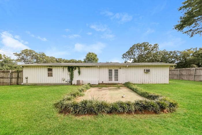 Building Photo - 927 W Lakeview Cir
