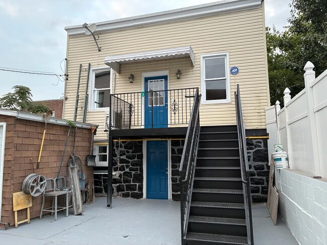 Building Photo - 408 3rd St