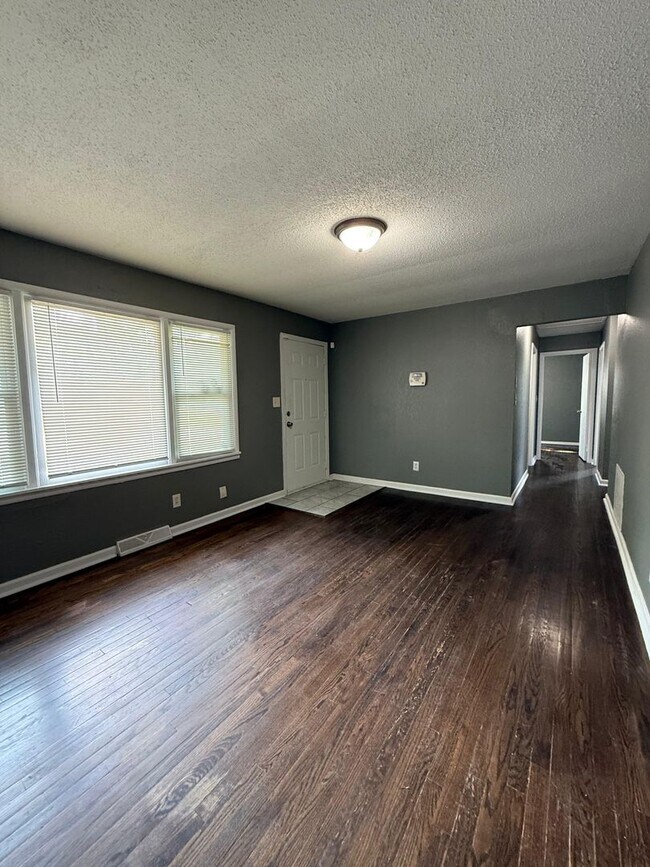 Building Photo - 4 bedroom 1 bathroom spacious property. Beautiful home section 8 ready. If you would like to view...