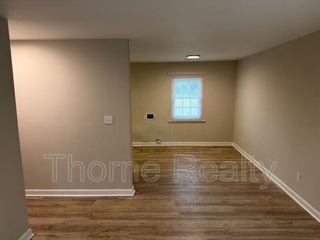 Building Photo - 1318 Maple St