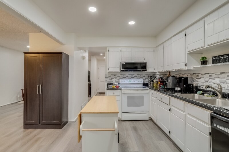 Building Photo - 11646 Lincoln St