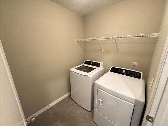 Building Photo - 2327 Ashberry Ridge Dr
