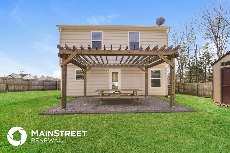 Building Photo - 13835 Circle Dr