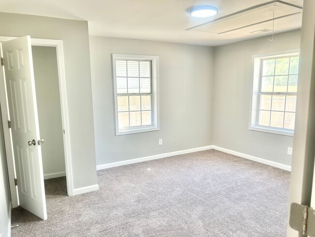 Building Photo - Newly Renovated 3BR Home Near Downtown & Medical District!
