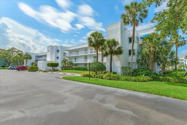 Building Photo - 6124 S River Run Dr