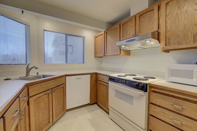 Building Photo - 2bd/1.75ba Mercer Island Condo