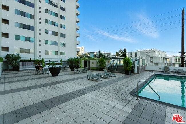 Building Photo - 1155 N La Cienega Blvd