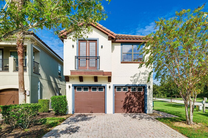 Building Photo - 1000 Castle Pines Ct