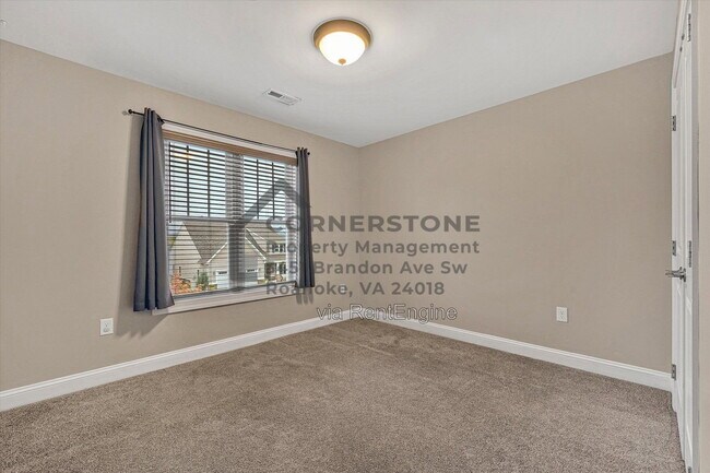 Building Photo - 2737 Russlen Dr