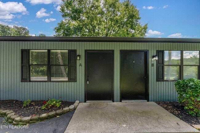Building Photo - 712 Cooper Rd