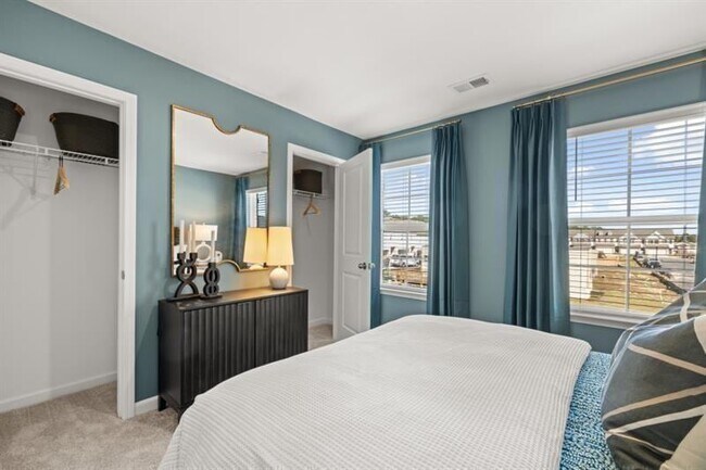 Building Photo - 2752 Lou Lou Ln