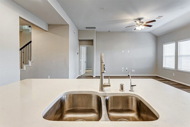 Building Photo - 2165 Woodland Pine Dr